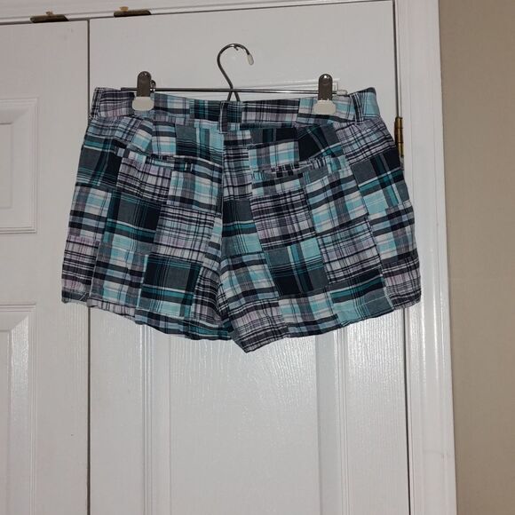 British Khaki plaid  shorts  sz 8 - Picture 2 of 3